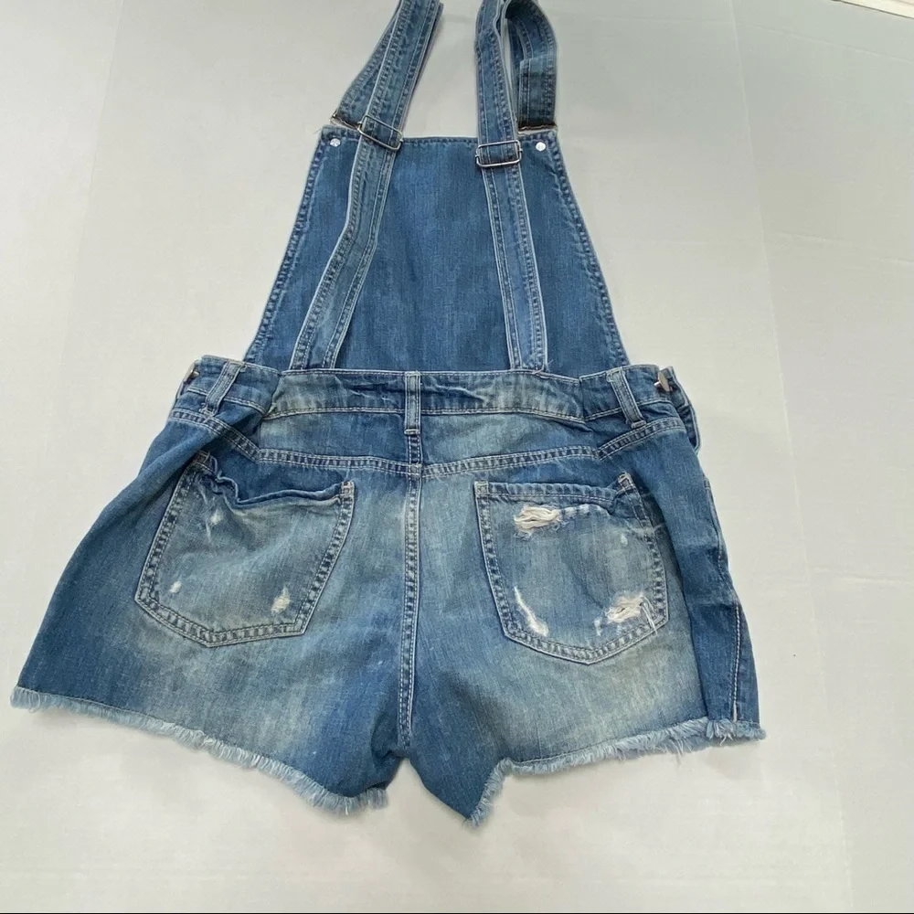 21 Denim jean overall festival shorts with open back, Medium